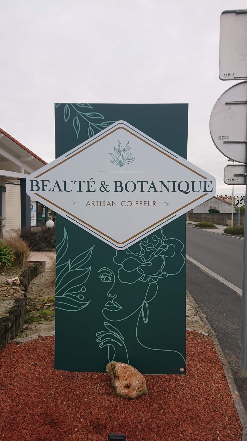 Réalisation d'une signalétique Totem pour l'artisan coiffeur beauté & botanique