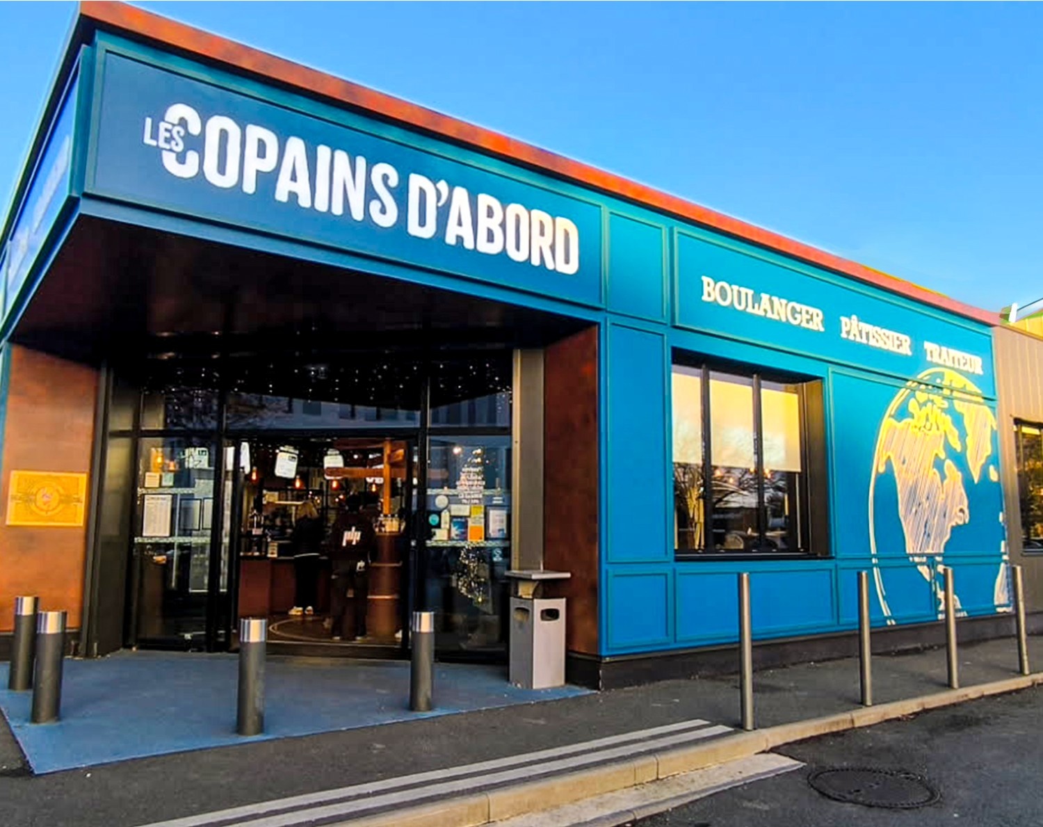 FACADE LES COPAINS D'ABORD